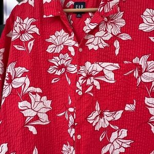 GAP Men's XXL 2XL Red White Seersucker Hawaiian Floral Button Down Shirt
